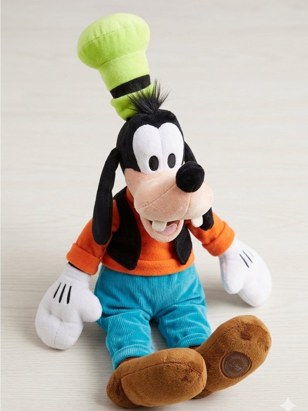 Disney Store Authentic Goofy Medium 18" Character Plush Stuffed Animal